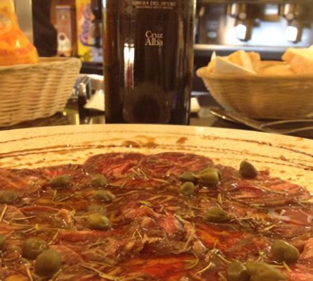 Restaurante Abadengo plato con carne desmechada